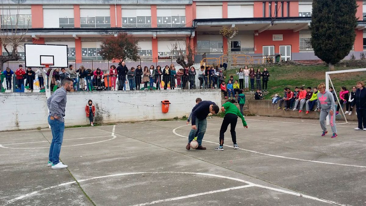 Colegio Menéndez Pidal en Bembibre, donde el próximo curso no tendrán conserje pagado por el Ayuntamiento.