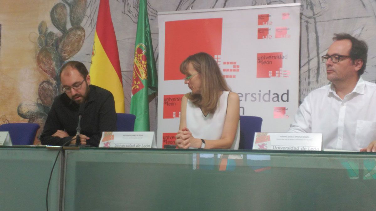 David Álvarez, Ana Isabel Álvarez y Antonio Esteban, este viernes en la ULE. | L.N.C. David Álvarez, Ana Isabel Álvarez y Antonio Esteban, este viernes en la ULE. | L.N.C.