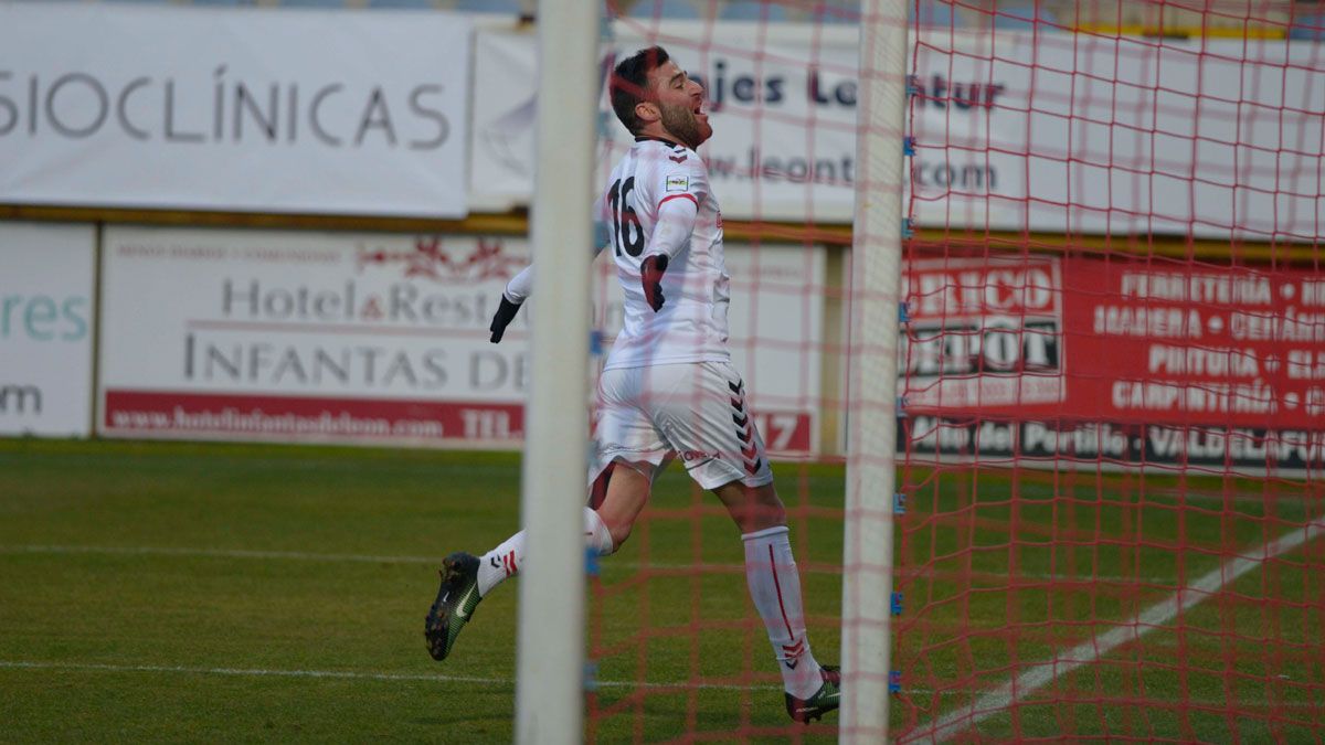 Benja celebra un gol en el Reino. | MAURICIO PEÑA