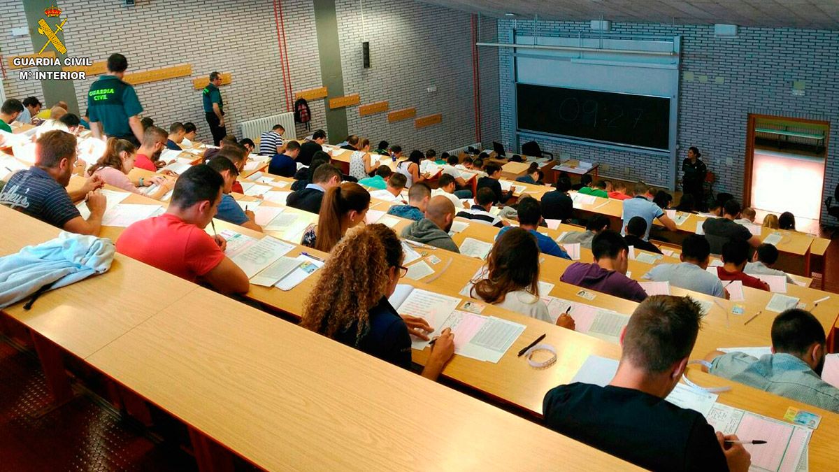 La Facultad de Ciencias Económicas de la ULE ha acogido la prueba. | L.N.C. La Facultad de Ciencias Económicas de la ULE ha acogido la prueba. | L.N.C.