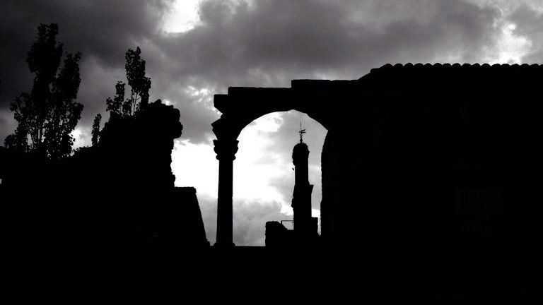 La imagen premiada bajo el título 'Cae la noche sobre el monasterio, silencioso y abatido, como si estuviera muerto'. | JESÚS SANZ