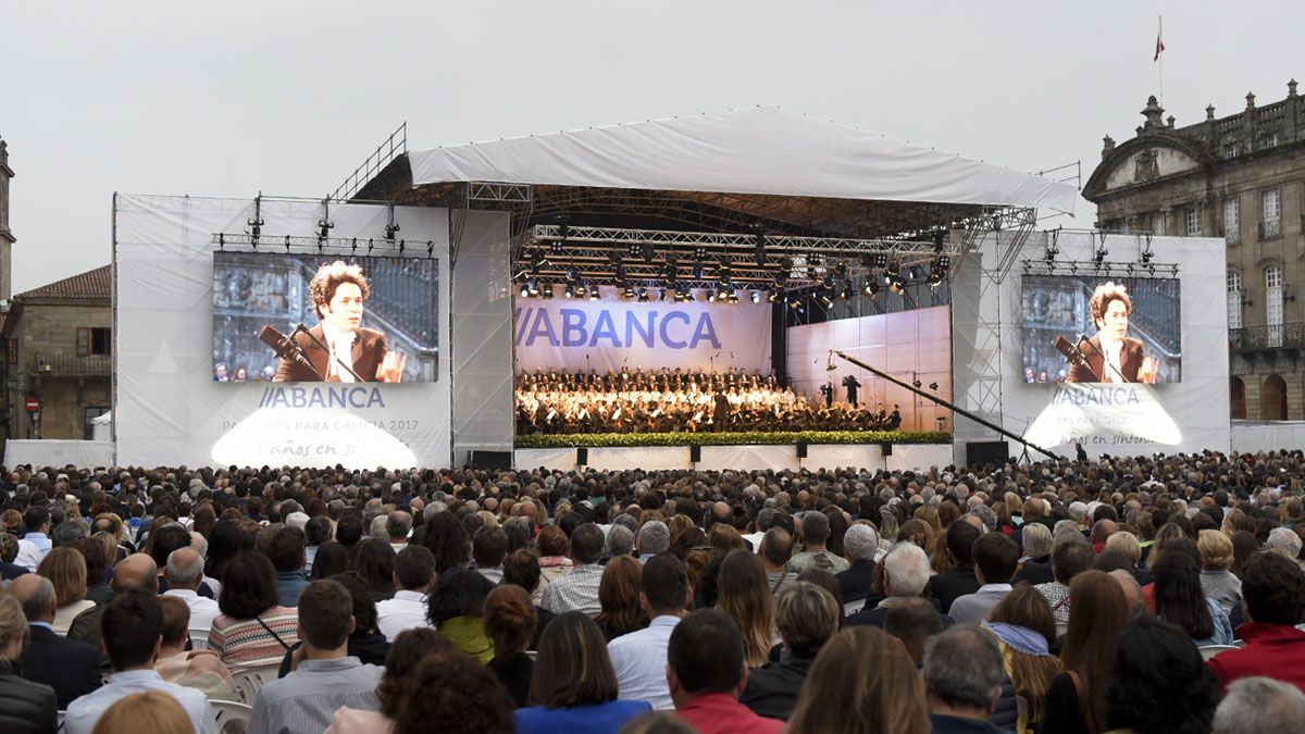 El concierto en la plaza del Obradoiro de Santiago de Compostela. El concierto en la plaza del Obradoiro de Santiago de Compostela.