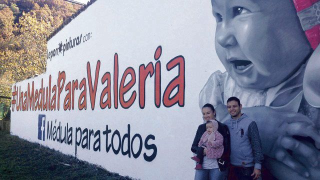 El mural que "escenificó" la lucha por una médula para la niña leonesa sigue en una pared de Matallana de Torío. | L.N.C.