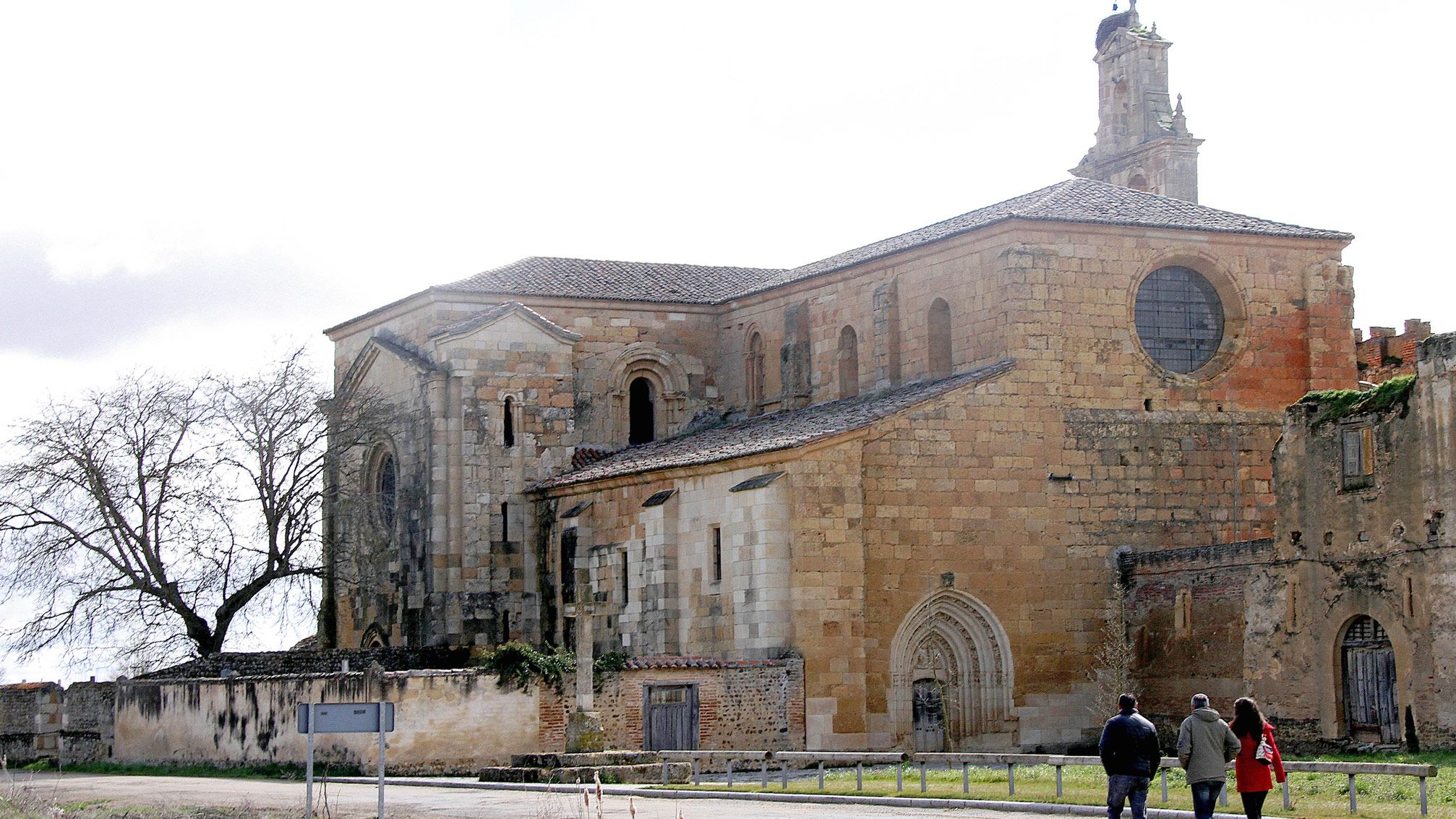 Monasterio cisterciense de Villaverde de Sandoval, en la provincia de León, Bien de Interés Cultural (BIC). | ICAL
