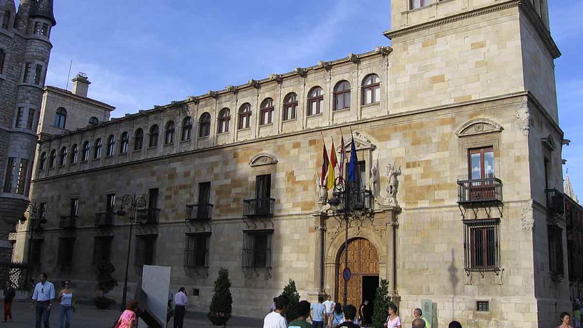 El Palacio de los Guzmanes, sede de la Diputación de León.