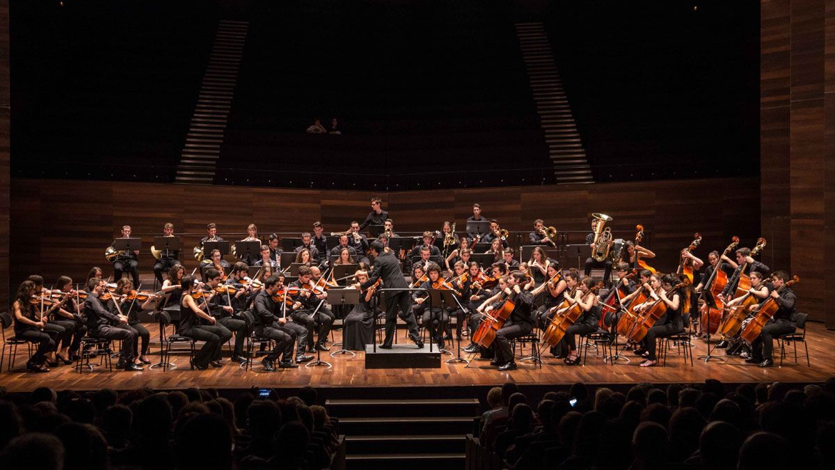 La Joven Orquesta Leonesa (JOL) ya ha ofrecido conciertos en el Auditorio Ciudad de León anteriormente. | MARÍA DÍEZ