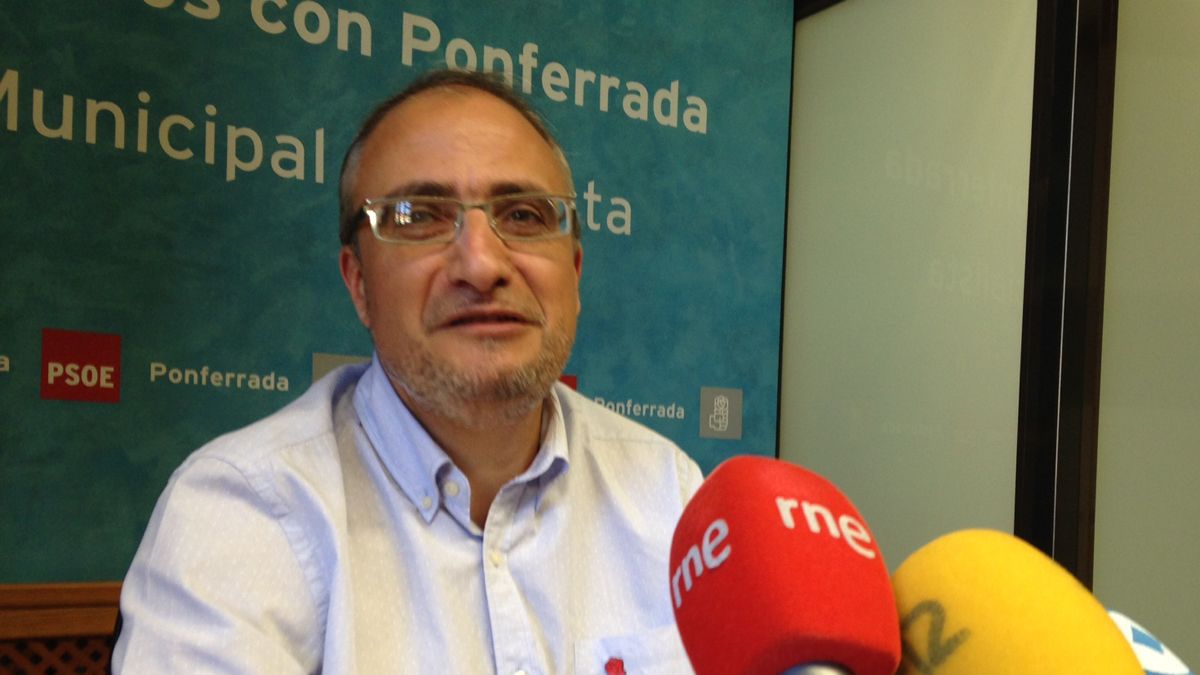 Olegario Ramón reconoce que es posible ir a una gestión directa en el servicio de limpieza. | MAR IGLESIAS