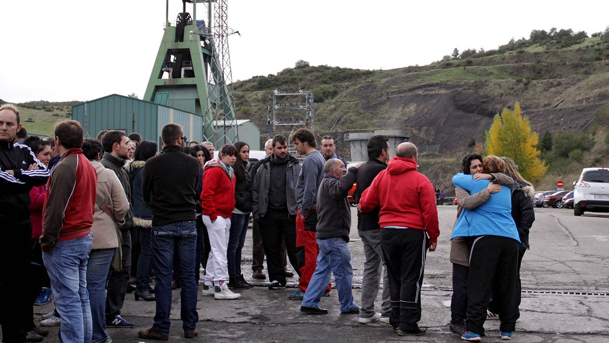 Imagen de archivo del día del accidente en el Pozo Emilio del Valle de la Hullera. | ICAL