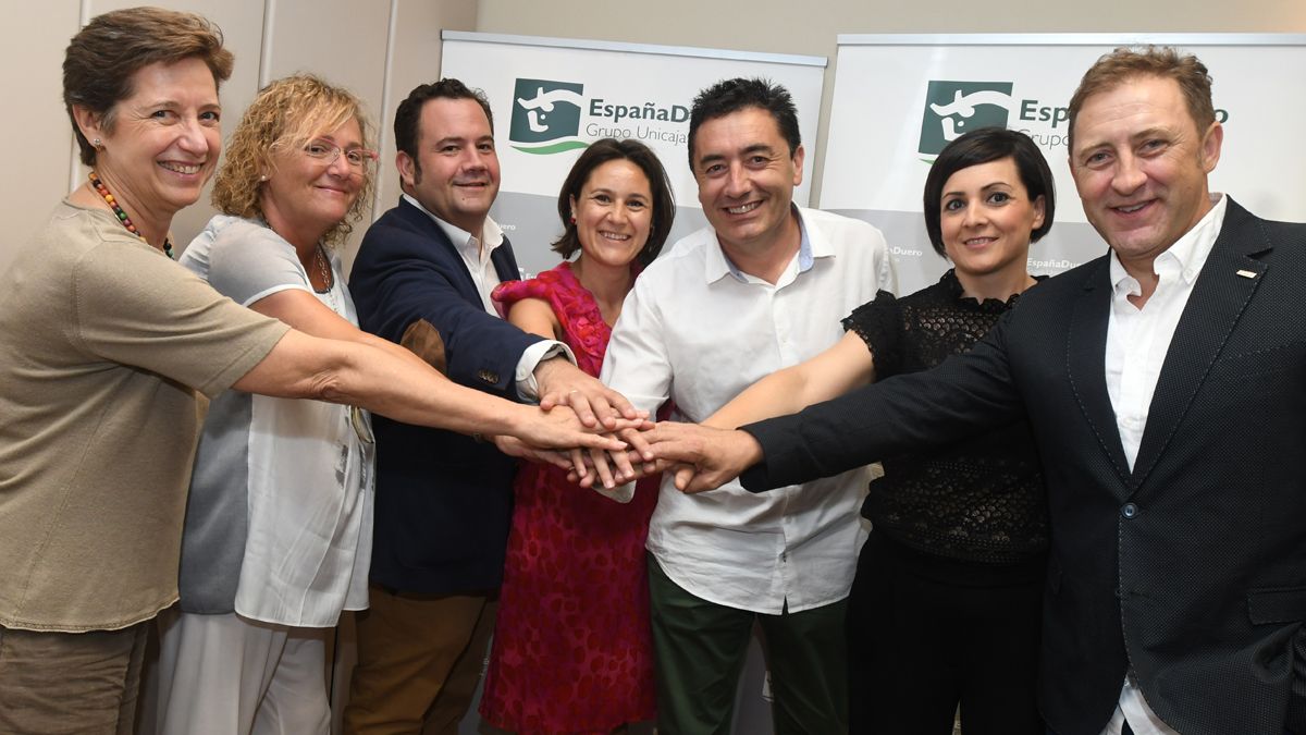 Representantes del comercio, EspañaDuero y Proconsi, este miércoles en León.