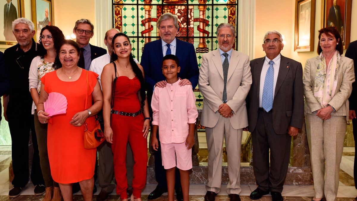 El encuentro entre Méndez de Vigo y Samuel se celebró este martes en la sede del Ministerio en Madrid. | L.N.C. El encuentro entre Méndez de Vigo y Samuel se celebró este martes en la sede del Ministerio en Madrid. | L.N.C.