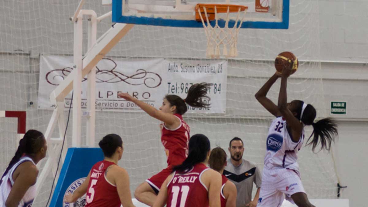 Una imagen del partido ante Gernika disputado en Bembibre. | CBBEMBIBRE