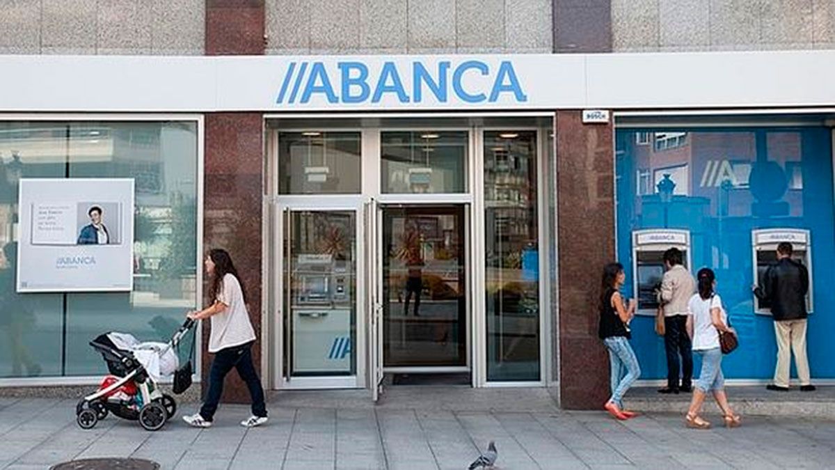 Una oficina de Abanca en León. | L.N.C.