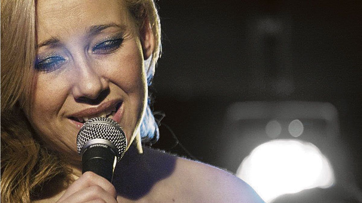 La cantante Susana Sheiman protagoniza con el grupo Open Gate el segundo concierto del Festival de Jazz ‘Cuna del Parlamentarismo’. | LILI BONMATI