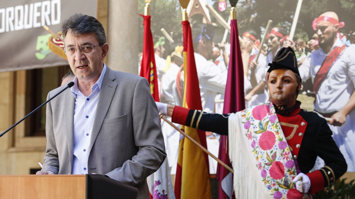 El presidente de la Diputación de León, Juan Martínez Majo, durante el acto en el que la institución provincial solicita que la Unesco declare Patrimonio Inmaterial de la Humanidad las fiestas y manifestaciones populares de la provincia. | ICAL