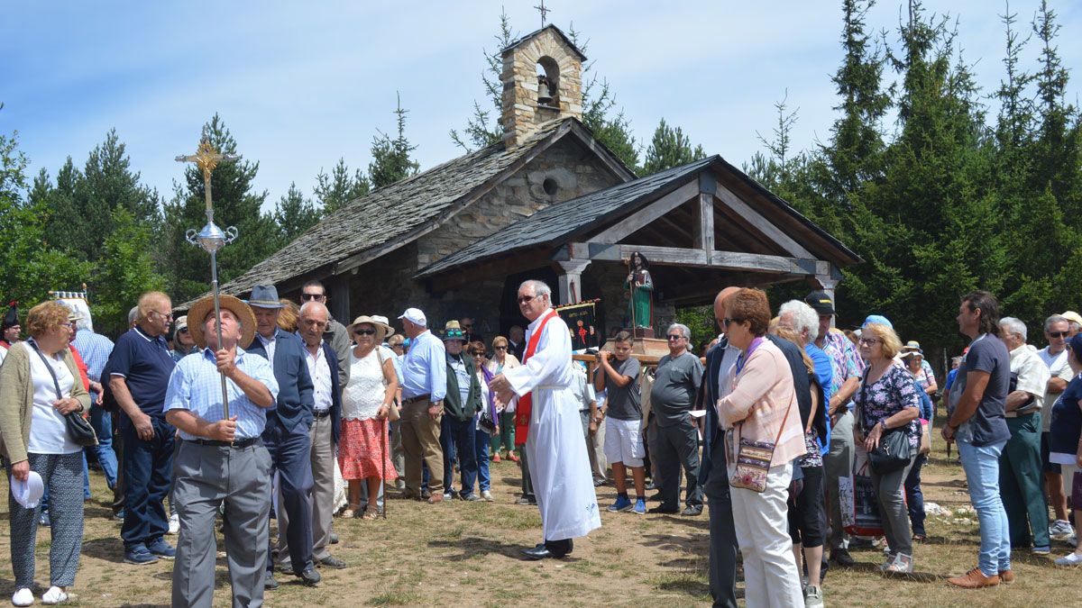 Una de las romerías en la Cruz de Ferro.