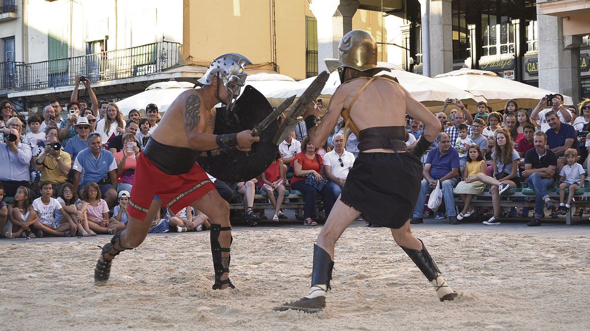 Imagen de la Munera Gladiatora, uno de los actos de ‘Astures y Romanos’. | P.F.