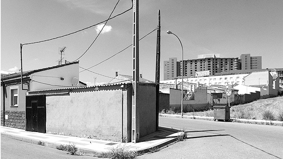 El Hospital visto desde el barrio de ‘Corea’. León. | ALEJANDRO S. GARRIDO