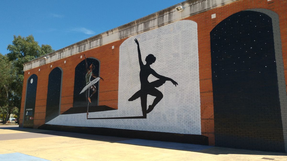 Imagen del nuevo graffiti situado en las inmediaciones del rocódromo municipal, en honor a Marta. | M.I.