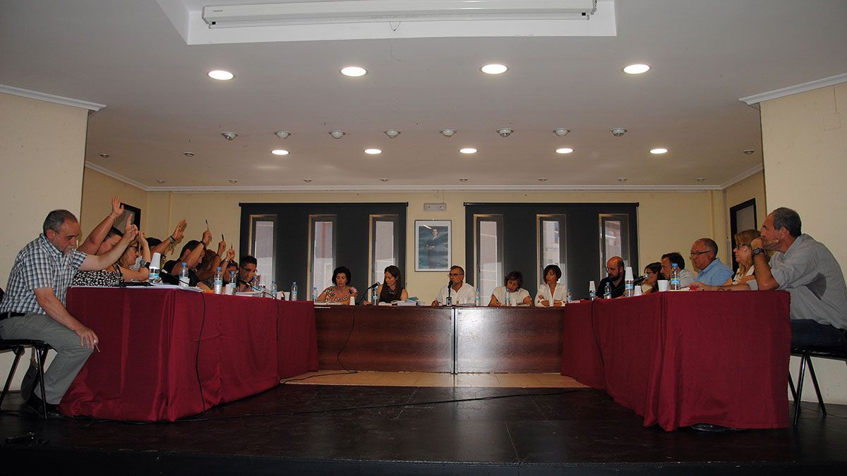 Los plenos se siguen celebrando en el Centro Cultural. | ABAJO