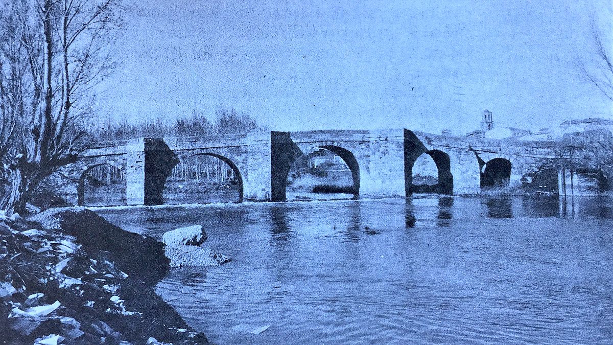 Una imagen del puente de Sahagún fechada en 1960. | LUIS SOLERA SELVI