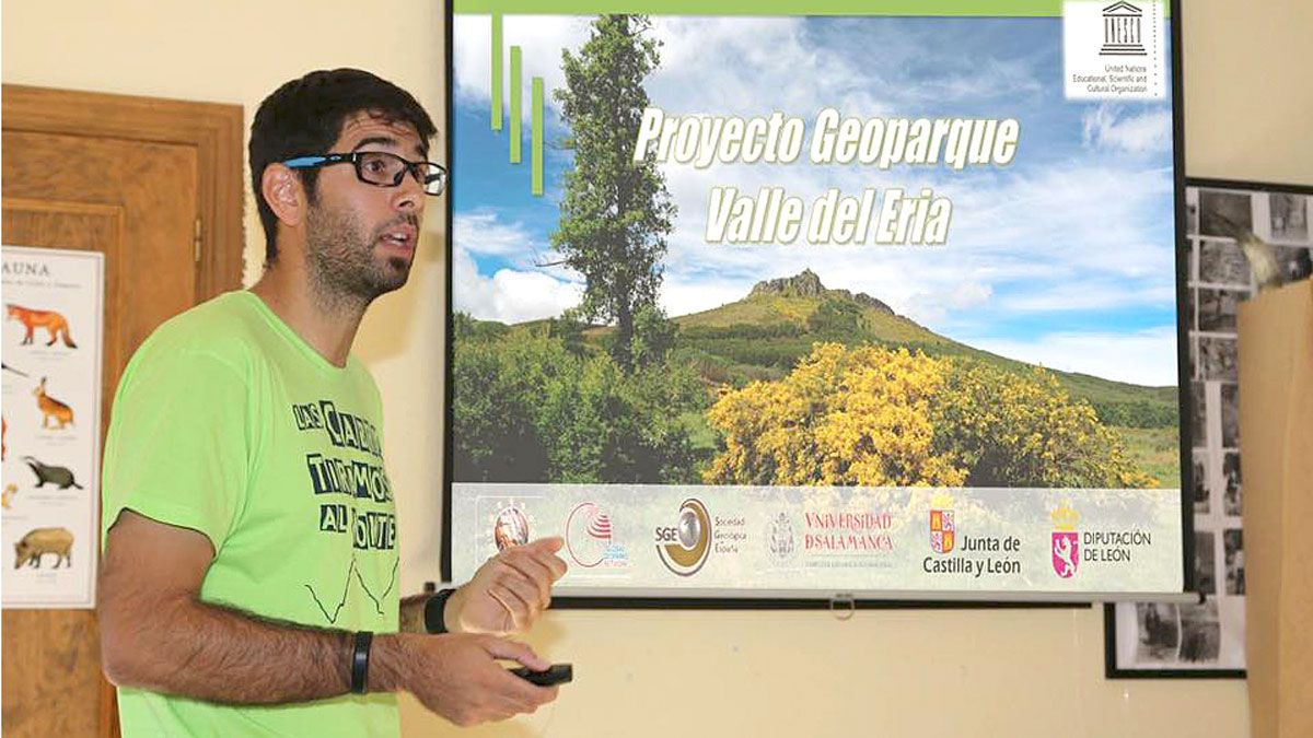 Javier F. Lozano en otra actividad desarrollada en la comarca, en La Cueta.