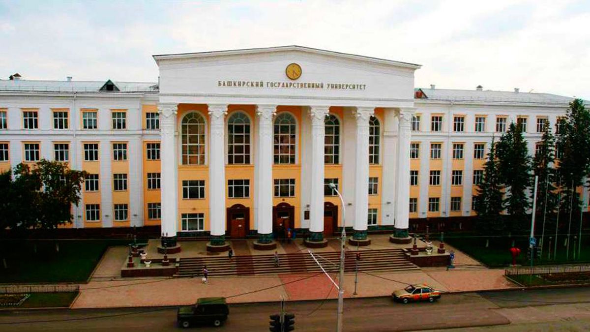 Fachada principal de la Universidad Estatal de Voronezh (Rusia). | L.N.C.