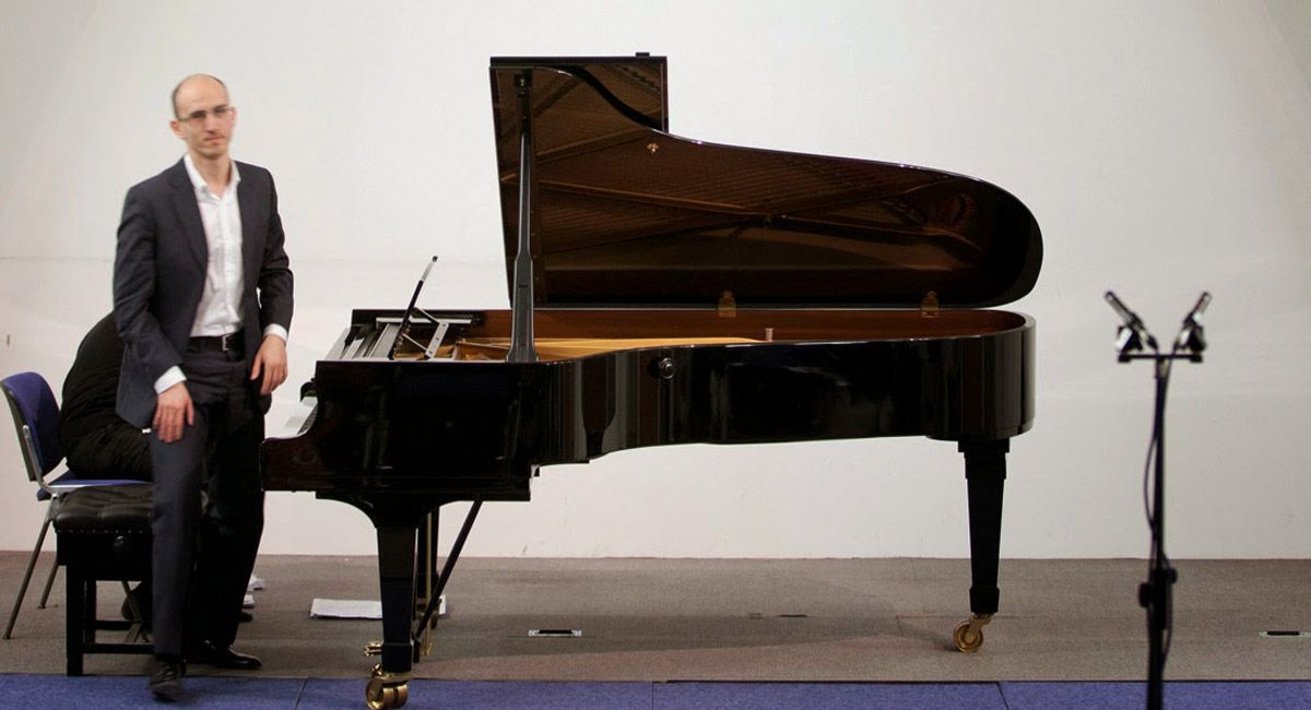 El pianista Ignacio Brasa Gutiérrez (León, 1981) ha visto reconocida su labor como compositor de música para piano con un prestigioso premio en Finlandia.