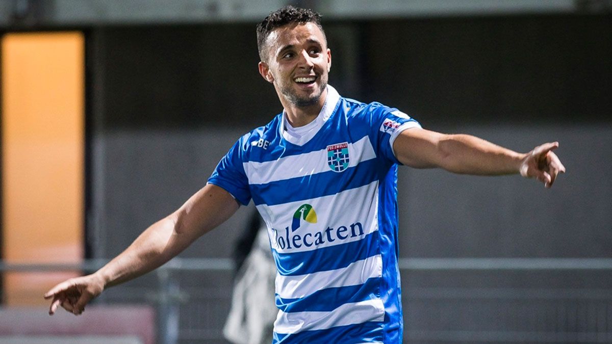 Bouy, con la camiseta de su último equipo, el Zwolle. | FOX Bouy, con la camiseta de su último equipo, el Zwolle. | FOX