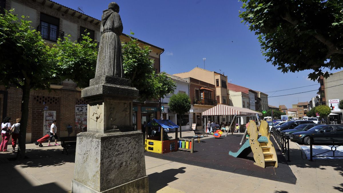 Sahagún es la cabecera de una extensa comarca que abarca tanto pueblos de León como de Valladolid.| DANIEL MARTÍN