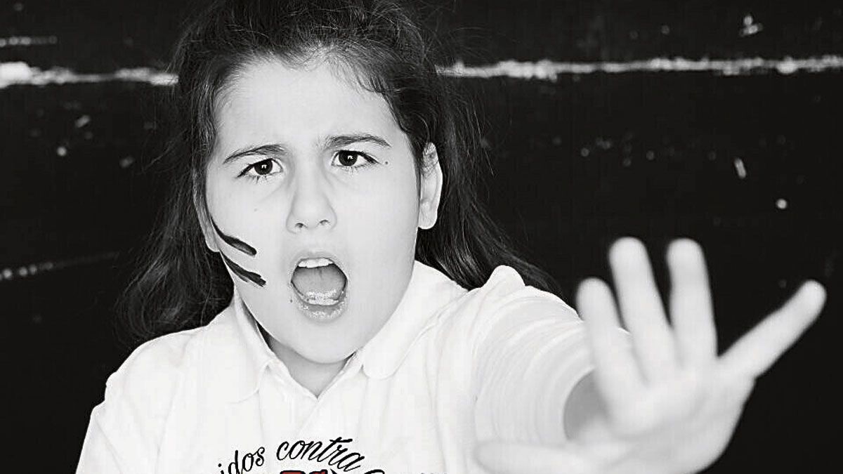 Lucía en la campaña contra el cáncer infantil del Hospital Sant Joan de Deu 'Para los valientes'. | L.N.C.