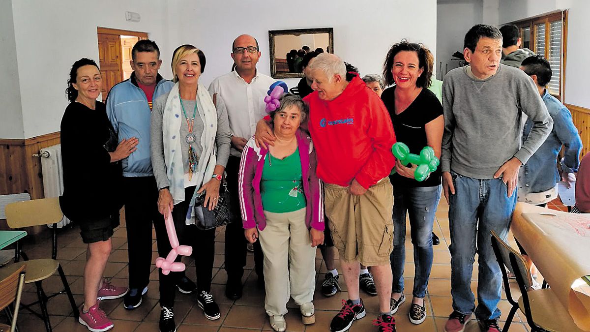 El vicepresidente de la Diputación, Francisco Castañón, y la diputada Manuela García visitaron Nuestra Señora del Valle.
