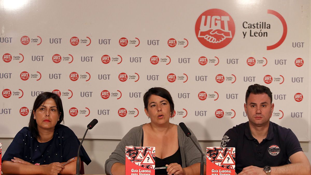 Marta Martín, Ana Isabel Martín y Javier Alfonso Cendón, de UGT. | ICAL