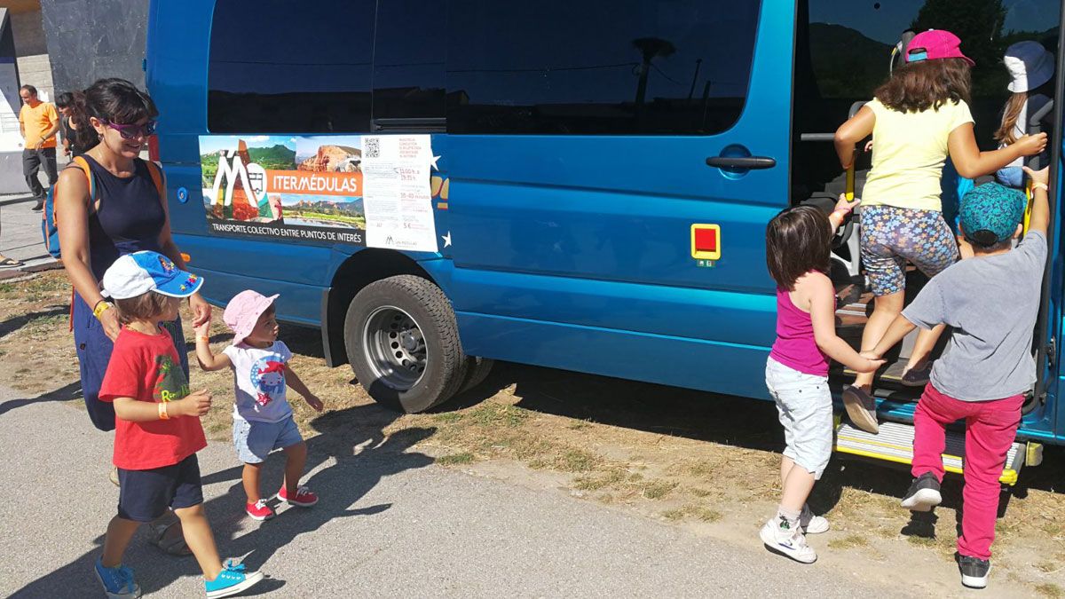 El billete s gratuito para los niños y cuesta cinco euros para los adultos, con viajes ilimitados todo el día.