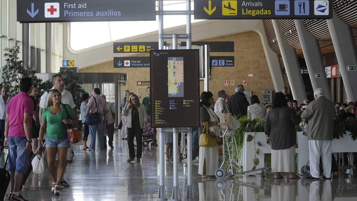 El aeropuerto de La Virgen del Camino en una imagen de archivo . | MAURICIO PEÑA