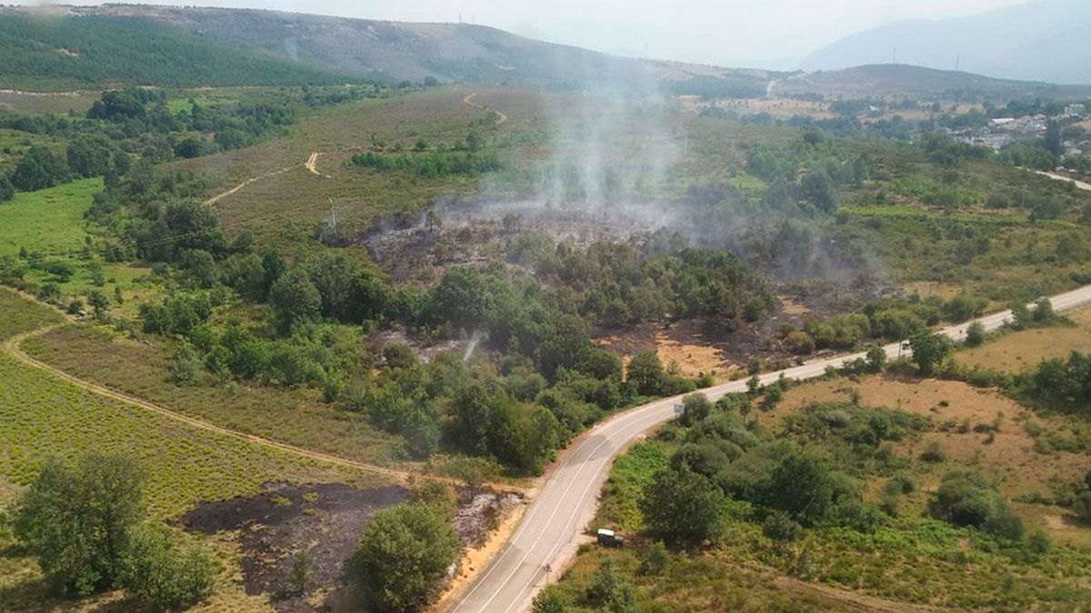 Imagen aérea del incendio de uno de los focos de los incendios del pasado martes. | BRIF