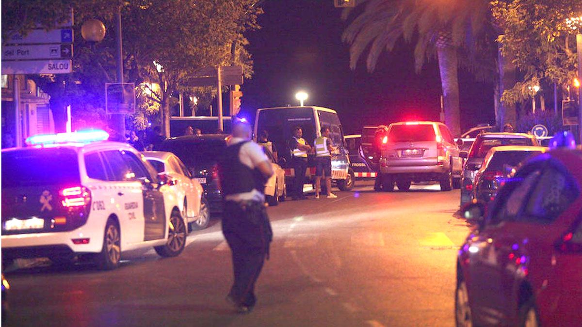 Dispositivo policial en Cambrils tras el intento de atentado la pasada madrugada. | ABC.ES