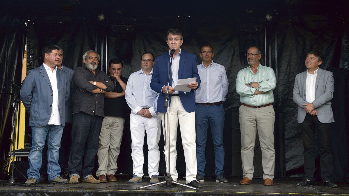Juan Martínez Majo ofició de pregonero de la Feria del Vino de Pajares de los Oteros. | MAURICIO PEÑA
