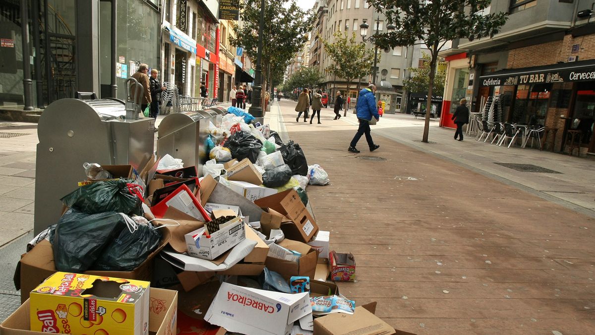 La convocatoria de huelga se mantiene, aunque los trabajadores piden que se lleve a pleno sus mejoras. | ICAL