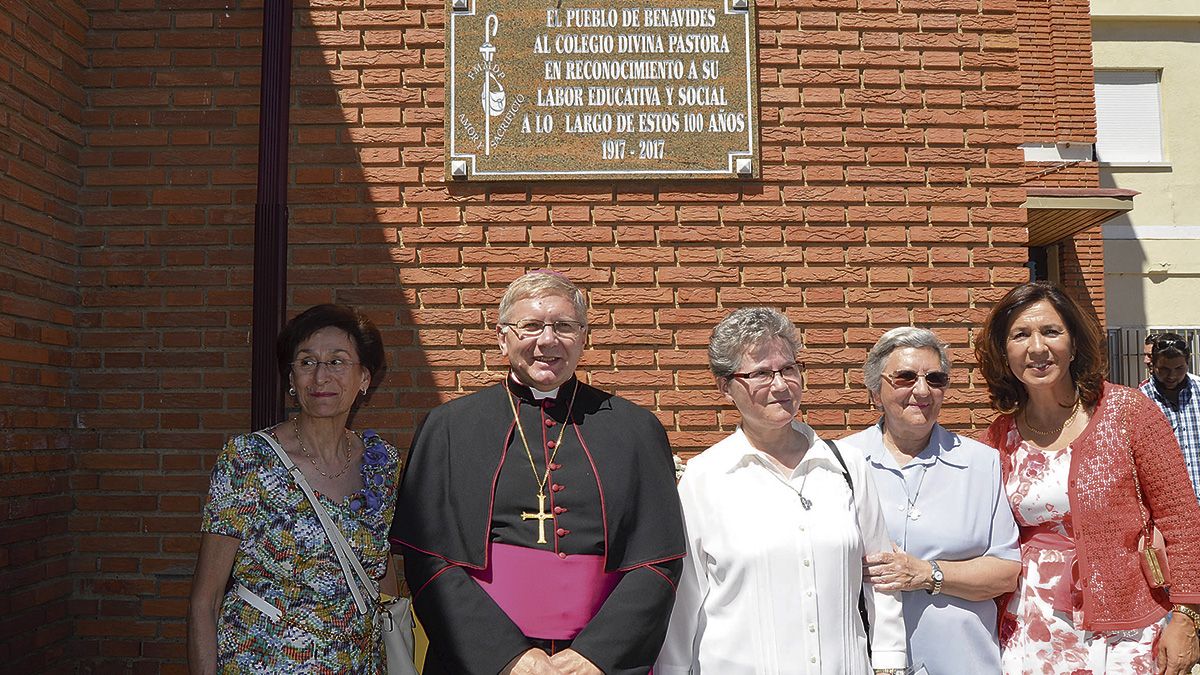 Un momento del descubrimiento de la placa. | P.F.