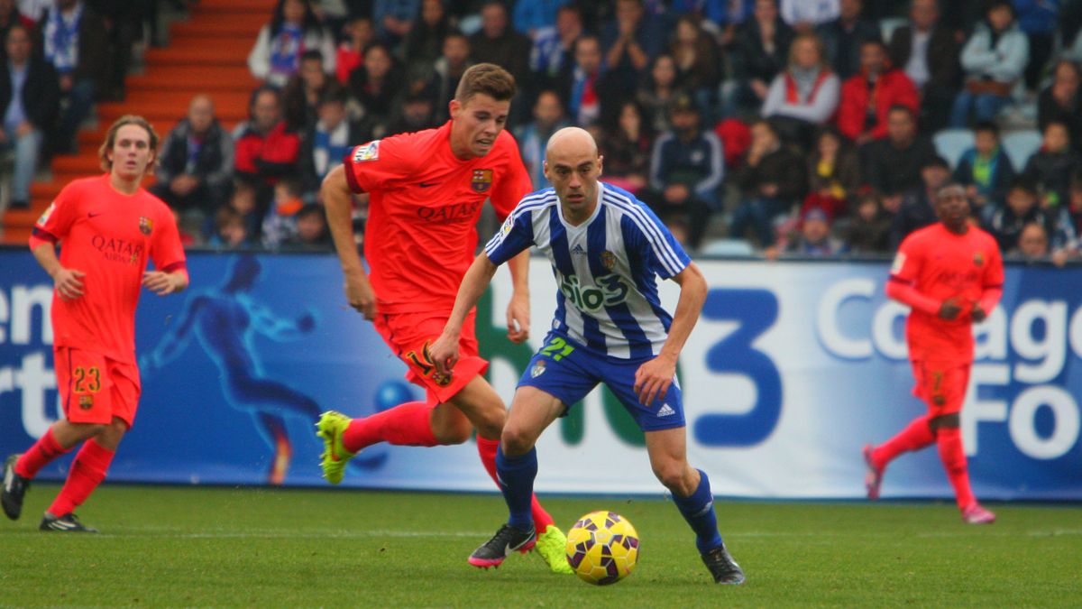 Pablo Infante camina cabizbajo durante un partido de esta temporada. | CÉSAR SÁNCHEZ