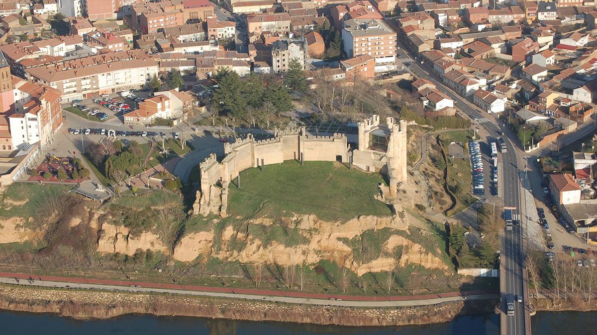 Vista aérea de Valencia de Don Juan, localidad en la que este verano han sido constantes las incidencias con la conexión a internet. | L.N.C.