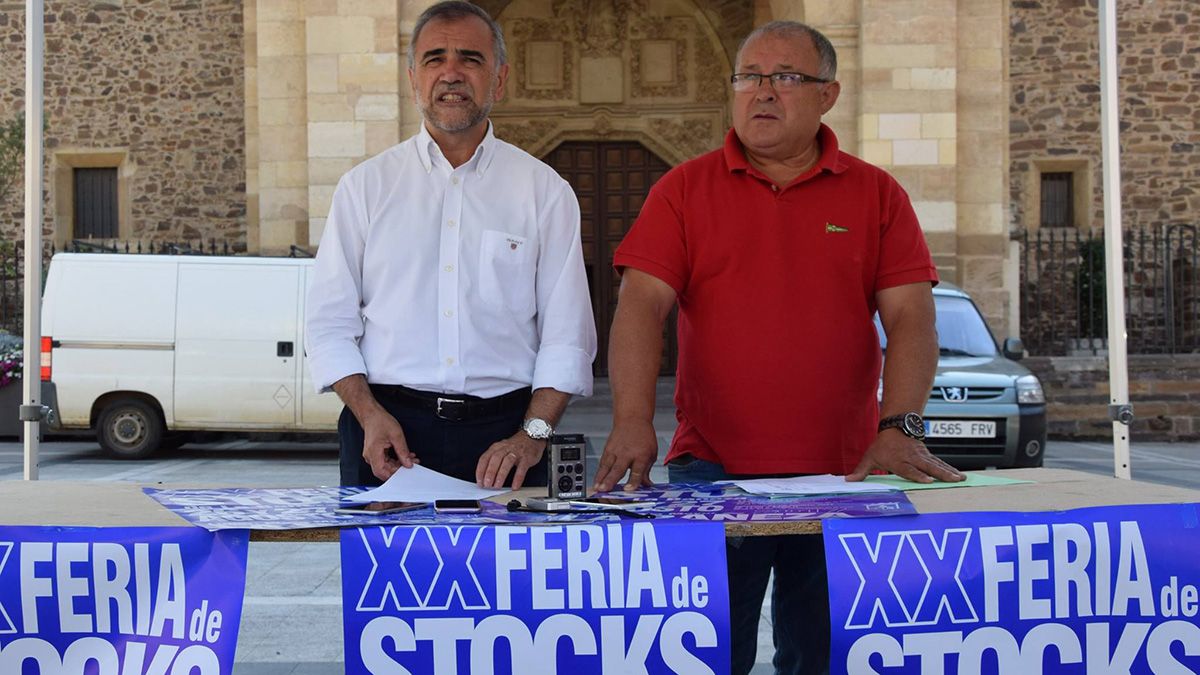 José Miguel Palazuelo y Tomás Gallego presentaron ayer la muestra. | ABAJO