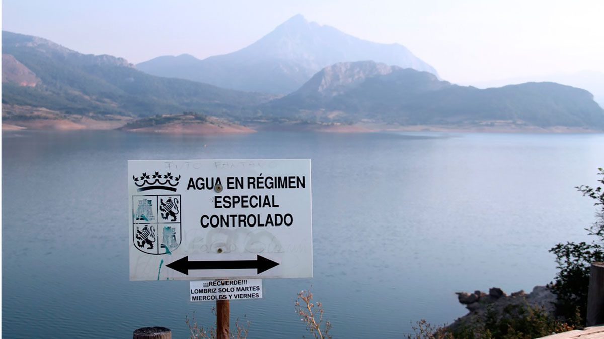Las infraestructuras relacionadas con el agua articulan la muestra. | JUAN LUIS GARCÍA Las infraestructuras relacionadas con el agua articulan la muestra. | JUAN LUIS GARCÍA