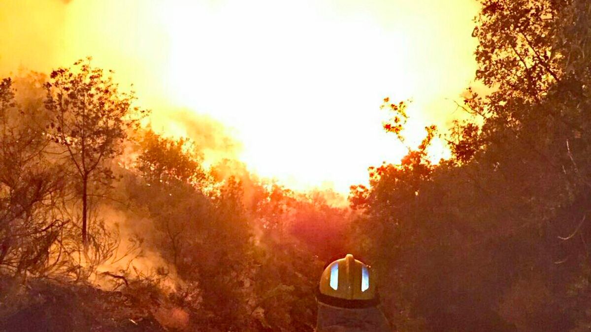 Un instante de la extinción del incendio. | BRIF TABUYO