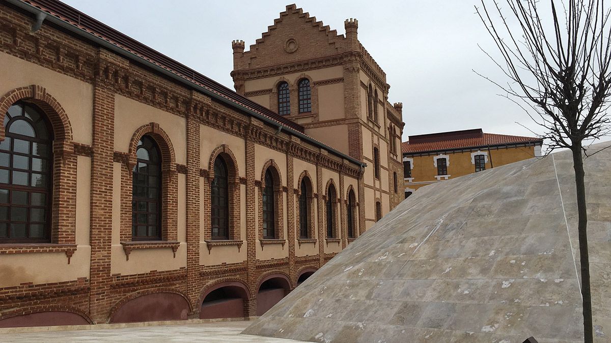 Gregorio Chamorro y Juan Carlos Suárez-Quiñones, durante su visita al edificio Araú