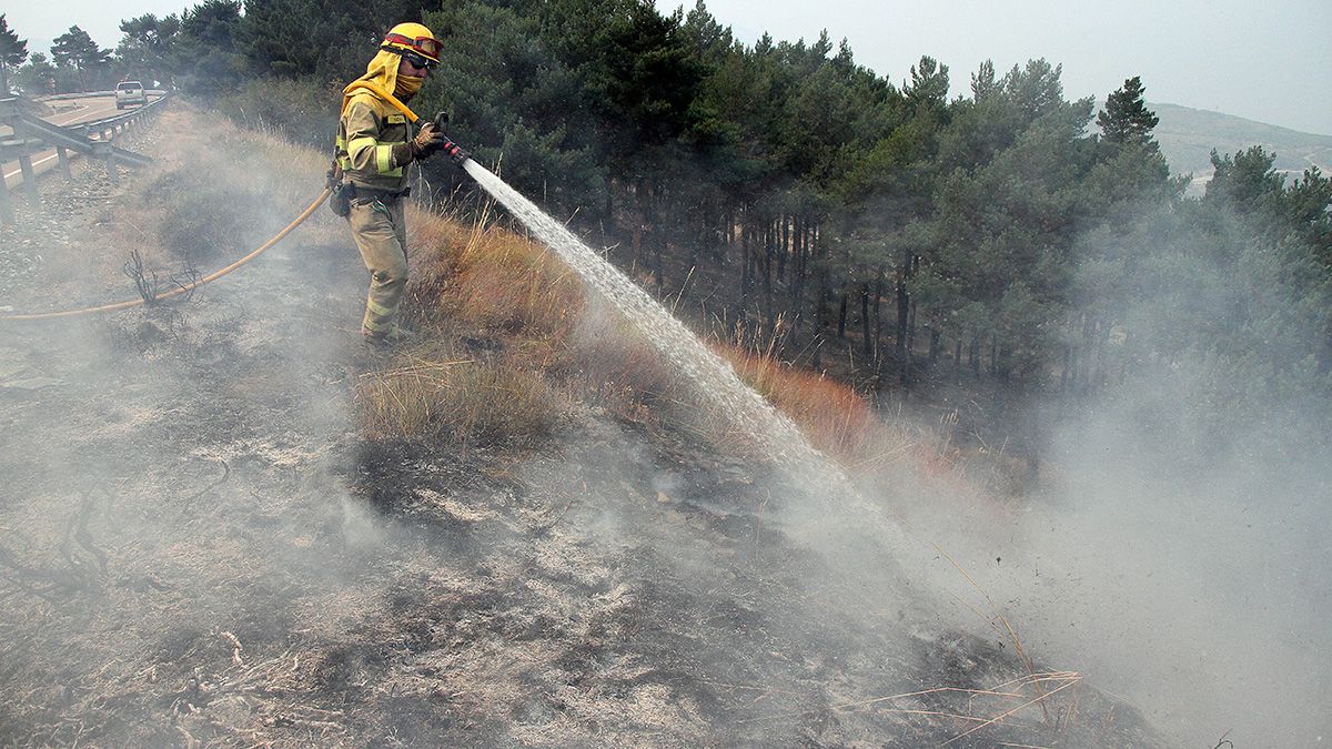 Trabajos de extinción del incendio de La Cabrera. | ICAL