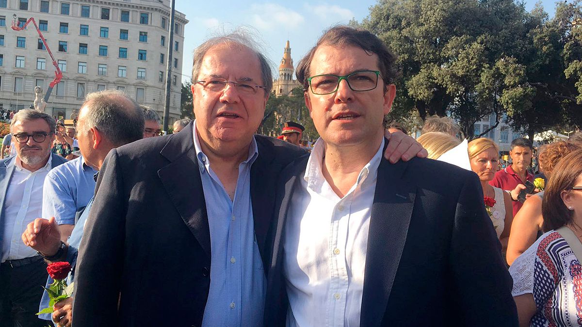 El presidente de la Junta, Juan Vicente Herrera, y el presidente del PPCyL, Alfonso Fernández Mañueco, participan en la la manifestación convocada con motivo de los atentados de Barcelona y Cambrils. | ICAL