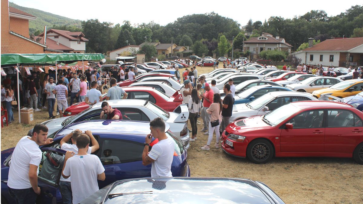 Algunos de los modelos exhibidos en la V Quedada Rancing el Curueño, este sábado en La Vecilla. | ALFREDO HURTADO