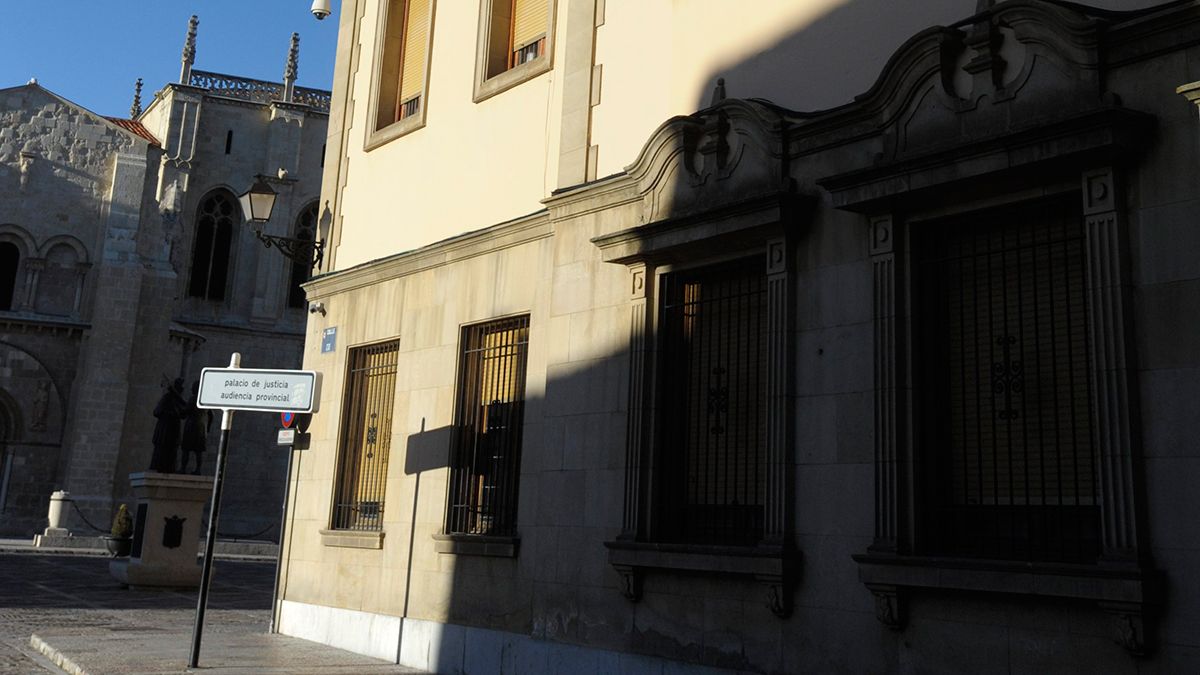 Sede de la Fiscalía Provincial de León en la calle El Cid. | DANIEL MARTÍN