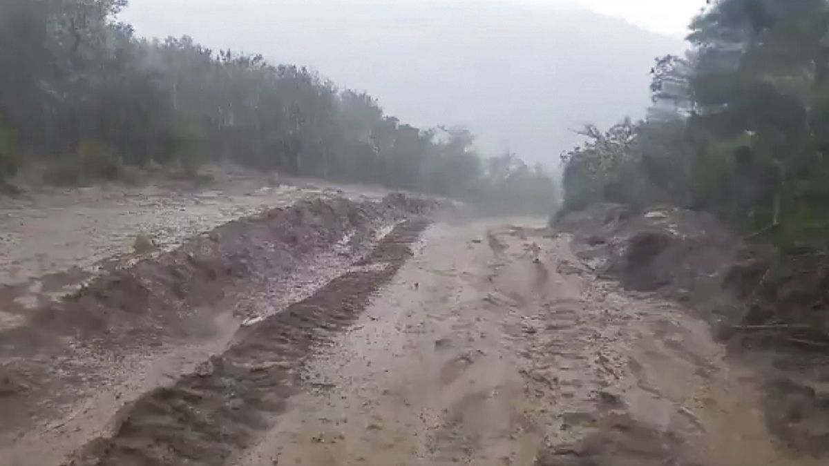 Las llamas han dejado paso al agua en La Cabrera. | L.N.C. Las llamas han dejado paso al agua en La Cabrera. | L.N.C.